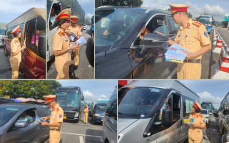 Tuyên truyền, phát tờ rơi cho lái xe qua phà Đồng Bài (huyện Cát Hải)